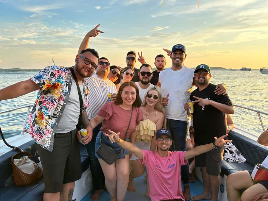 2-hour tour in Cartagena Sunset View in party boat - Key highlights at a glance