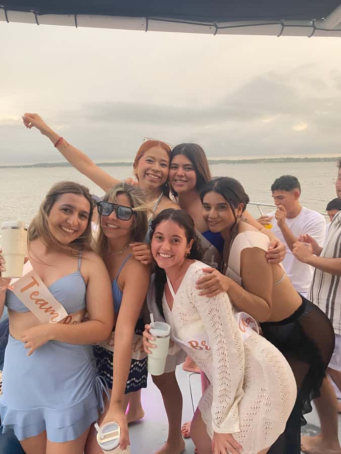 2-hour tour in Cartagena Sunset View in party boat - Who should book, and who should skip this sunset party boat