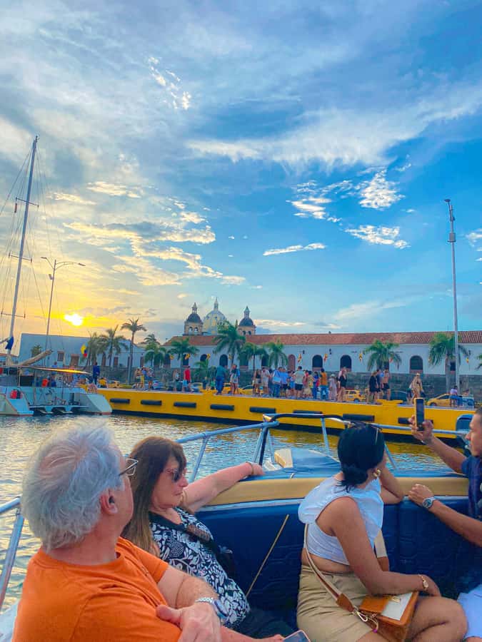 2-hour tour in Cartagena Sunset View in party boat - Music and the onboard entertainer: why people keep dancing