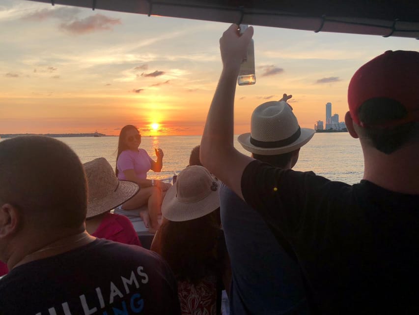 2-hour tour in Cartagena Sunset View in party boat - Price and value: what $22 buys you in Cartagena at night