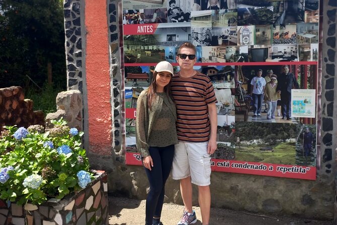 5-Hour Coffee and Pablo Express Mix Tour in Medellín - Stop 1 in Envigado: the coffee farm, process, and tasting