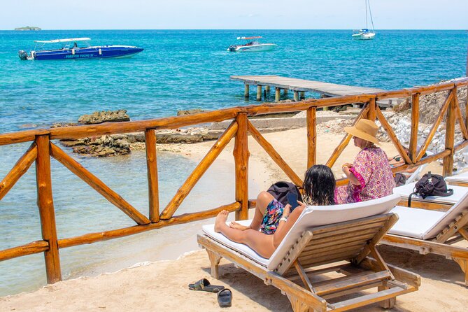 5-Island Speedboat Tour in Cartagena and the Rosario Islands - Plankton at night: the glow moment you will remember