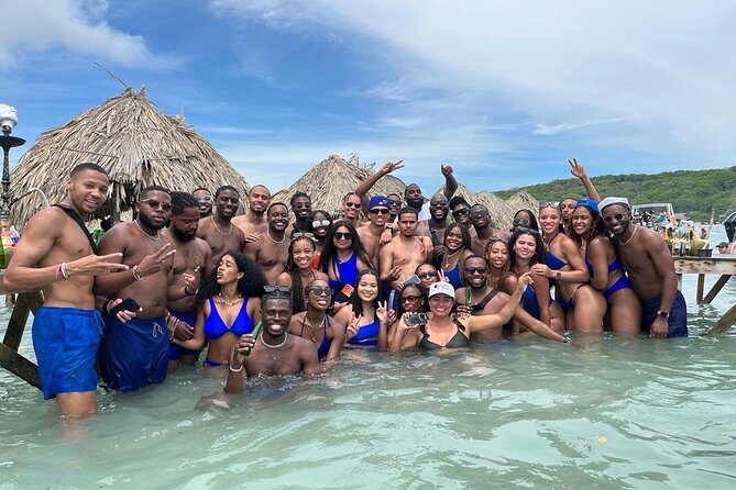 5 Islands VIP Escape : Snorkeling, Private Lunch & Open Bar - Cholón party island: crossover music for 45 minutes