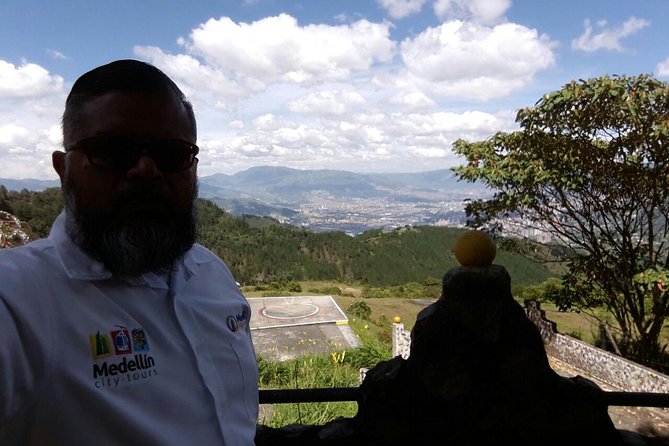 Advanced package Pablo Escobar tour including C13 and barrio PE aprox 8 hrs - A Private 8-Hour Medellín Pablo Escobar Tour With C13 Stops