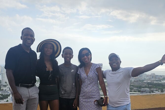 All-inclusive Private Tour in Cartagena - Fuerte de San Sebastián del Pastelillo and Manga Bay contrast