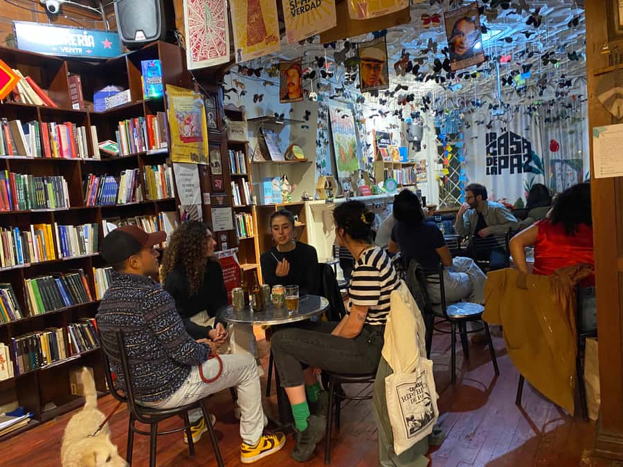 Anti-tour Bogotá - La Trocha Casa de la Paz: viche, arts market, and peace in action