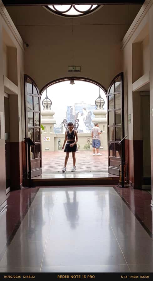 Anti tour Medellin - Plaza Botero and the politics of art and culture