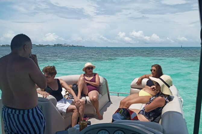 Bahia Tour, visit to the aquarium, bathing stops in San Andres. - Cayo Acuario aquarium, Rose Beach, and Haynes Cay viewpoints