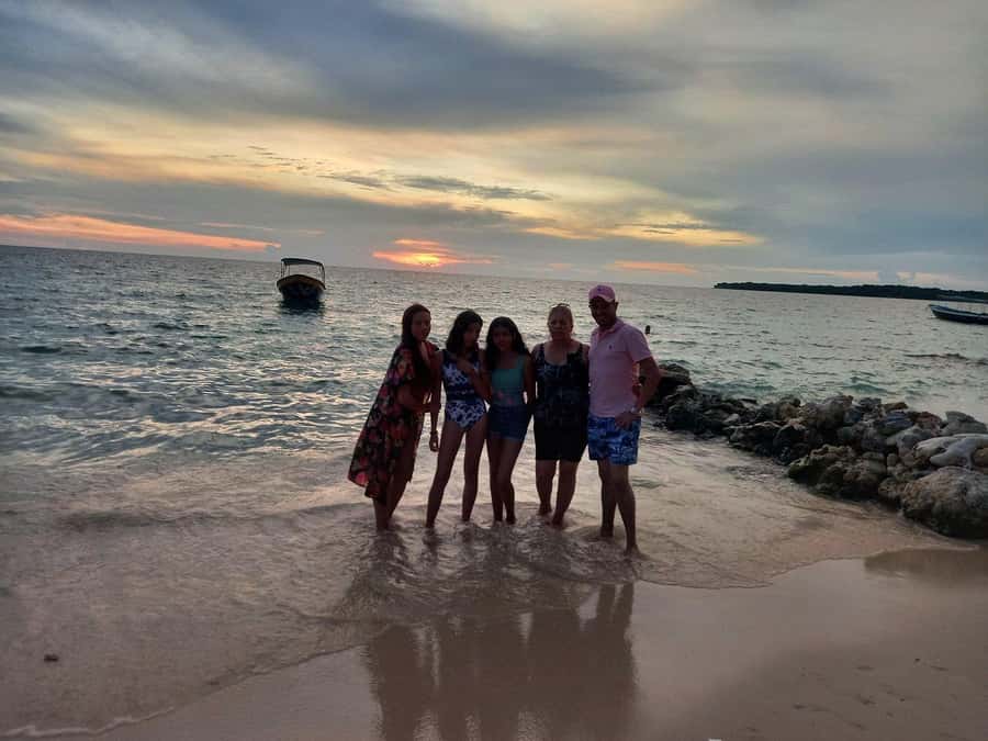 Barú: Sunset on the beach + bioluminescense plankton - The Night Swim for Bioluminescent Plankton in the Baru Lagoon