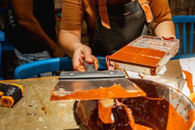 Bean to Bar Chocolate Making Experience - by Lunático Experience - Tempering 101: Getting the Shine and Snap