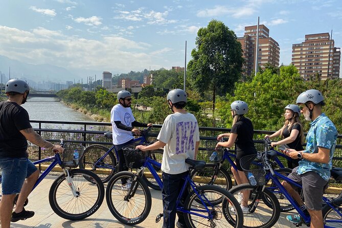 Bike City Tour Medellin With Snack and Organic Coffee - Stop 5: El Hueco El Número Uno for a local snack and center energy