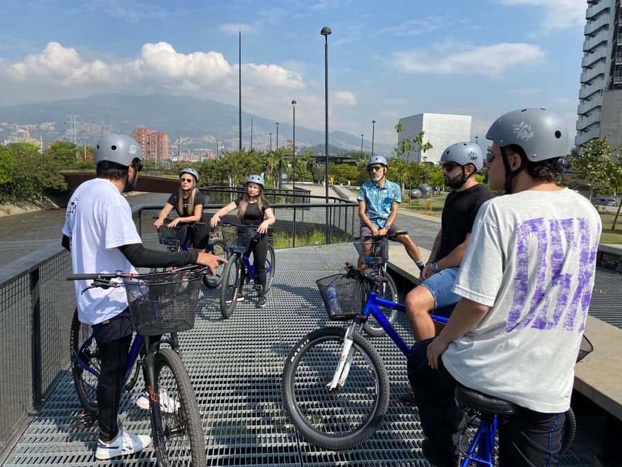 Bike Tour Medellin with Snacks and Local Beer - Conquistadores and the city center loop: heritage, urban planning, and street culture