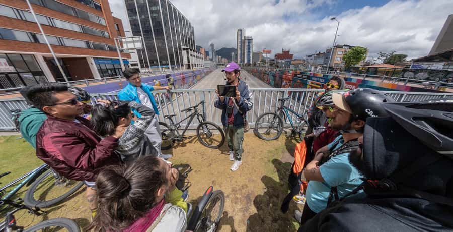 Biking in Full Color: Urban Art Bike Tour - Languages and who will feel at ease with this guide