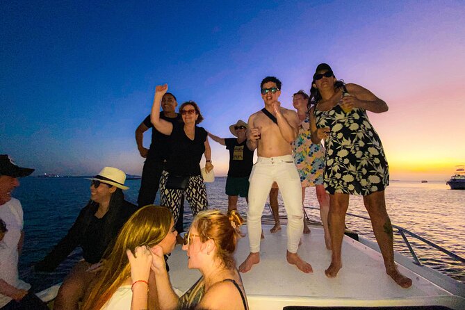 Boat Party in the Bay of Cartagena with Open Bar - Key highlights at a glance
