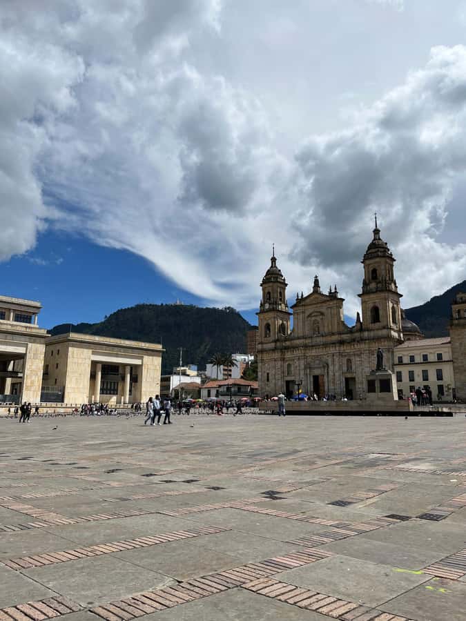 Bogotá: Candelaria Tour with Cacao and Coffee Workshop - La Candelaria Walking, where colonial streets set the mood
