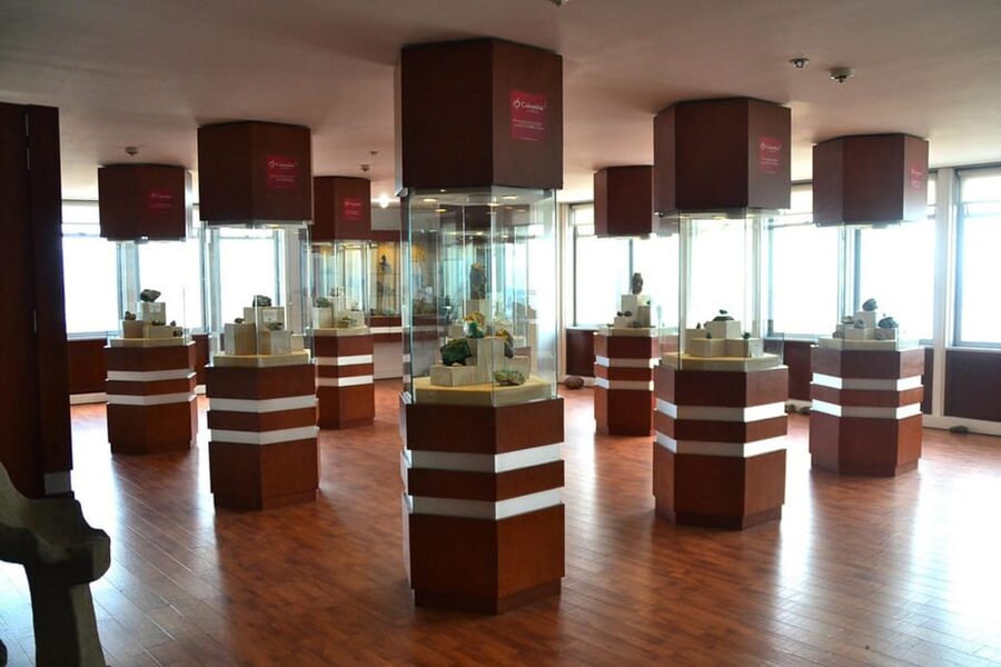 Bogotá: City tour Monserrate, emerald and gold museum & more - Museo del Oro, gold artifacts and the El Dorado story in one hour