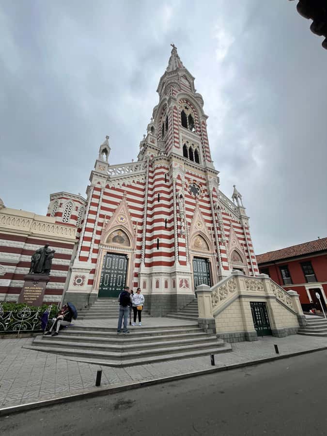 BOGOTA: City Tour, Monserrate, Gold Museum, Botero Museum, Plaza Bolívar - Practical tips: weather, shoes, safety, and how to plan your money