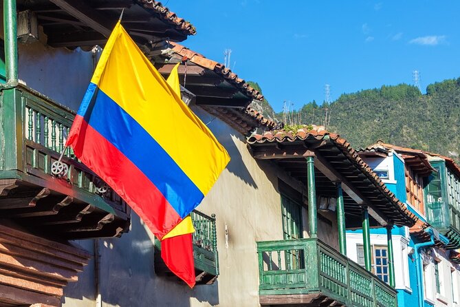 Bogota city tour private, flexible and exclusive, up to 6 travelers - El Septimazo and Plaza de Bolívar: real street energy meets national memory
