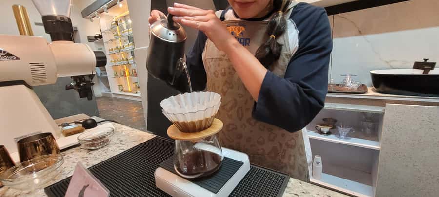 Bogota: Coffee Tasting, Roasting, Filtration & Espresso Tour - Filtration and espresso practice: learning two brewing languages
