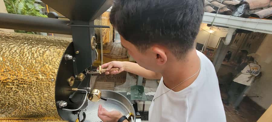 Bogota: Coffee Tasting, Roasting, Filtration & Espresso Tour - Latte art experience: skill building without the pressure