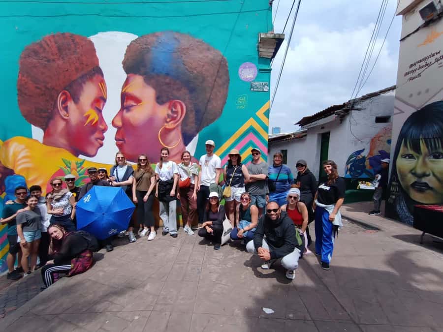 Bogotá: Graffiti Tour el mejor recorrido de arte urbano - Why Bogotá street art tells a story you can actually read