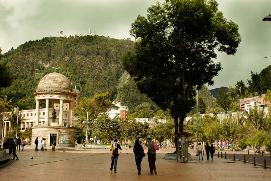 Bogotá: Grand City Tour with Monserrate, Usaquén and Lunch - La Candelaria on foot: cobblestones, Chorro de Quevedo, and Botero