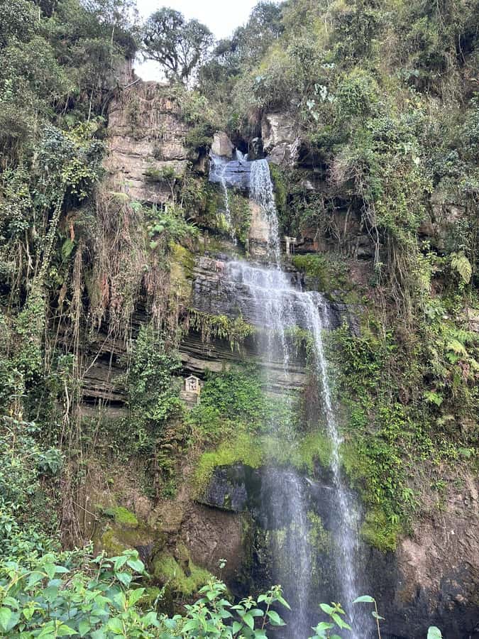Bogota: Hike to La Chorrera Waterfall, El Chiflón and Guadalupe Hill - El Chiflón waterfall: walking behind the water curtain