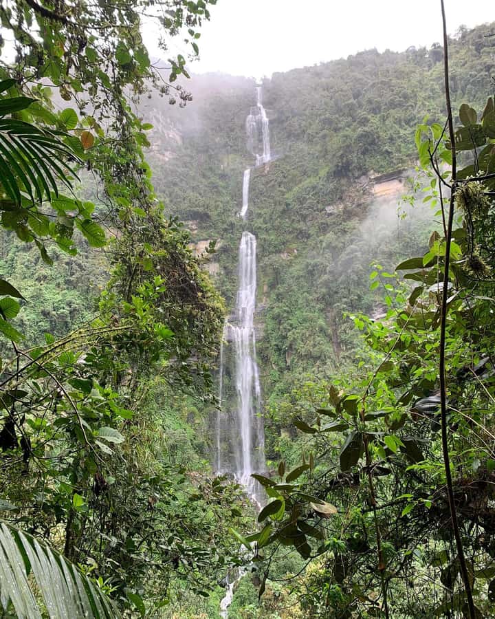 Bogota: Hike to La Chorrera Waterfall, El Chiflón and Guadalupe Hill - Cerro de Guadalupe: a giant statue and a city view from 3,300 meters