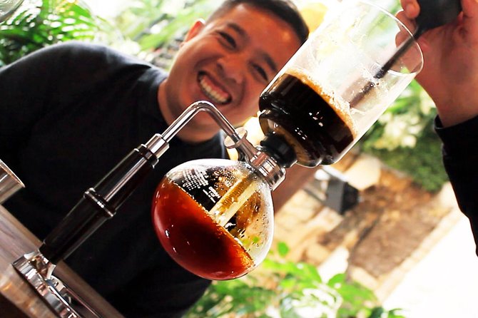 Bogota Kickstart Tour: Candelaria + Cacao & Coffee Experience •4h - Where the walk starts: Plazoleta del Rosario and the story behind the streets