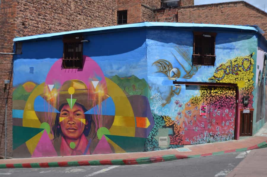 Bogotá: La Candelaria Graffiti & Urban Art Guided Tour - Quick hits before you go