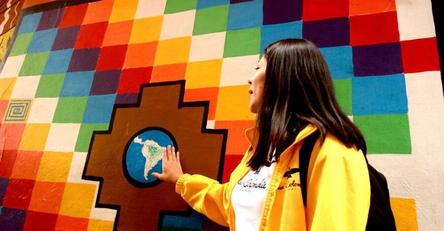 Bogotá: La Candelaria Graffiti & Urban Art Guided Tour - La Concordia Market: street art meets daily life