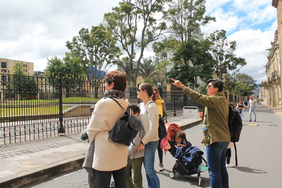 Bogota: La Candelaria Highlights Walking Tour - Language and Guide Style: English, Spanish, and a Local Touch
