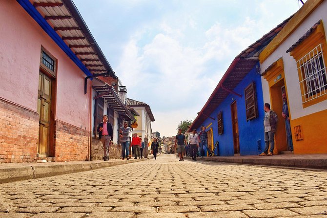 Bogotá Local Food Tour - La Candelaria - Plaza del Chorro del Quevedo: a short story and a sip of chicha