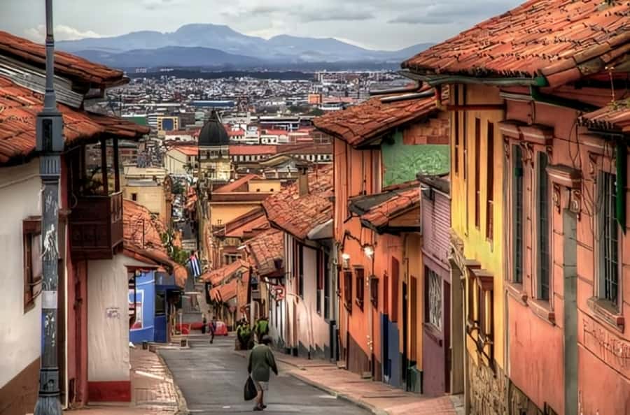 Bogota : Must-See Sites Walking Tour With a Guide - Key highlights worth planning for
