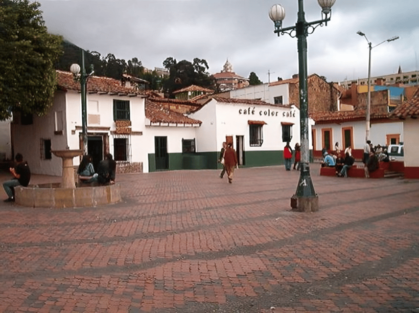 Bogota : Must-See Sites Walking Tour With a Guide - Price and value for $14: what you should expect to pay during the walk