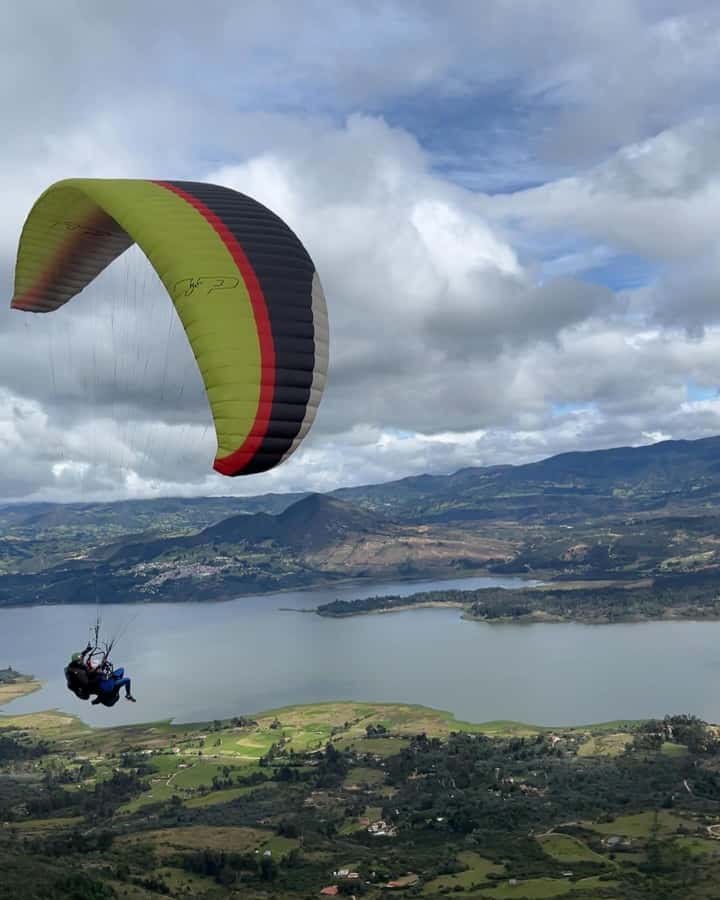 Bogota: Paragliding activity in La Calera with transfers - La Calera Break: Photos, Free Time, and Shopping With a Purpose