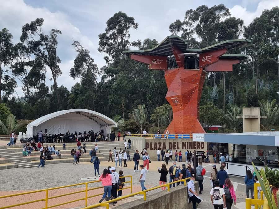 Bogotá: Salt Cathedral & Lake Guatavitá Tour with Lunch - Who should book this day trip, and who should skip it