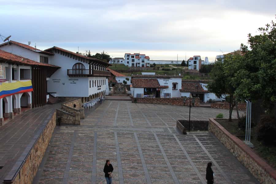 Bogotá: Salt Cathedral & Lake Guatavitá Tour with Lunch - Salt Cathedral and Lake Guatavita in one day: why the combo works