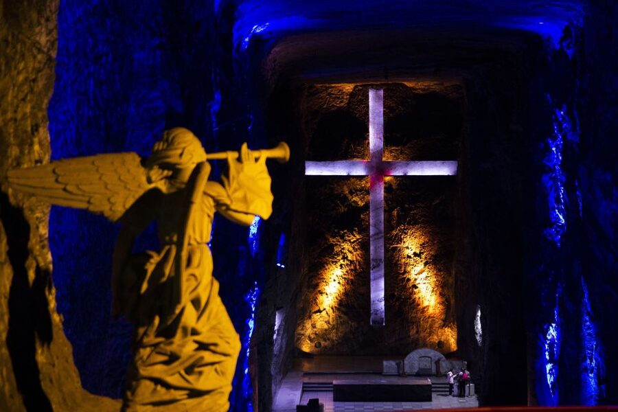 Bogotá: Salt Cathedral Private Tour with Entry Ticket Basic - Getting Ready for 180 Meters Below Ground
