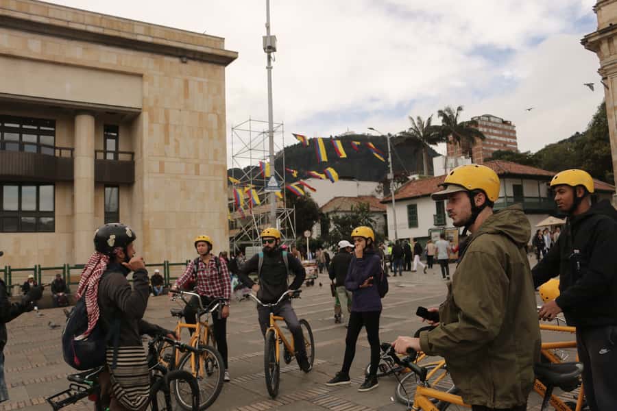 Bogotá: Shared Bike Tour - Parque Nacional, Parkway Boulevard, and Independence Park on the same loop