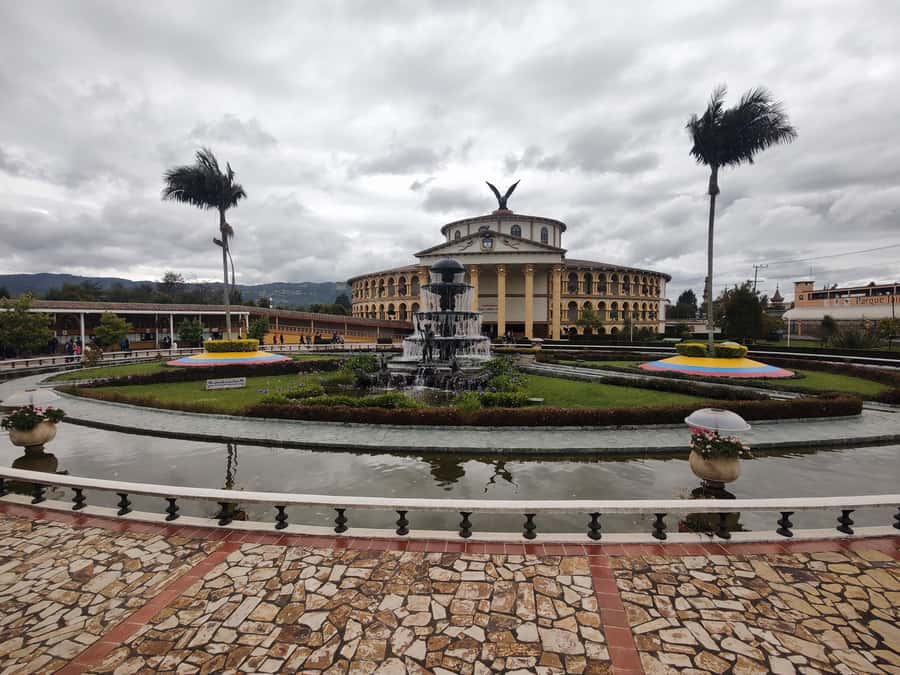 BOGOTA: Tour of Jaime Duque Park, Zoo, and Aerospace Museum - Wakatá Biopark walks: seeing big animals while staying focused