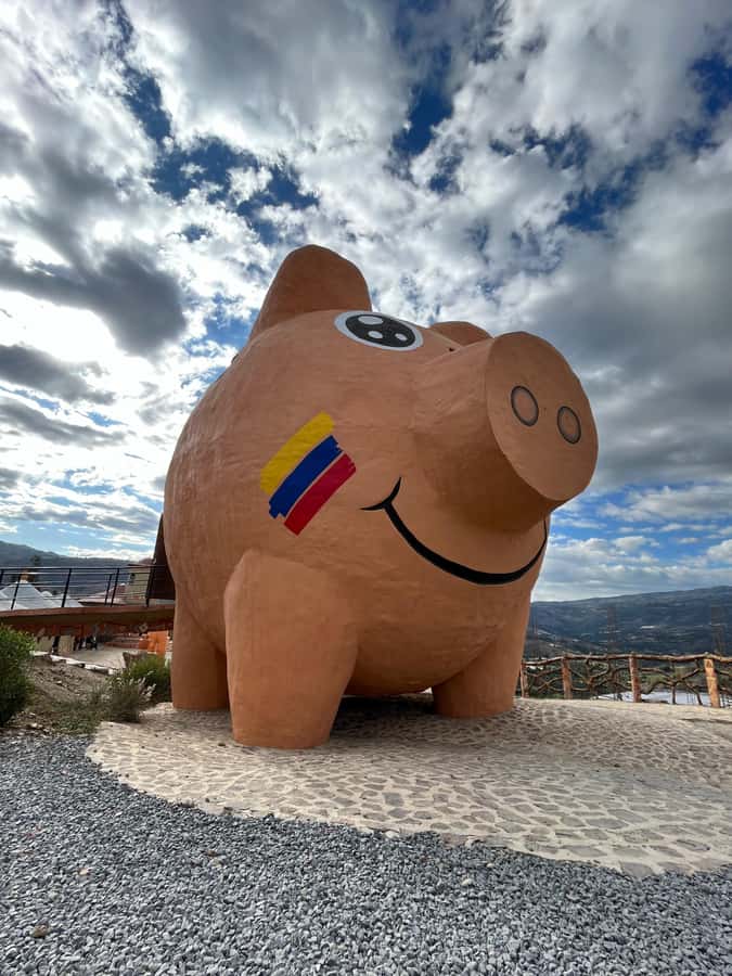BOGOTA: Tour of Villa de Leyva, Ráquira, Pozos Azules, and Puente de Boyacá - Ráquira: ceramics, handmade color, and how to shop smart