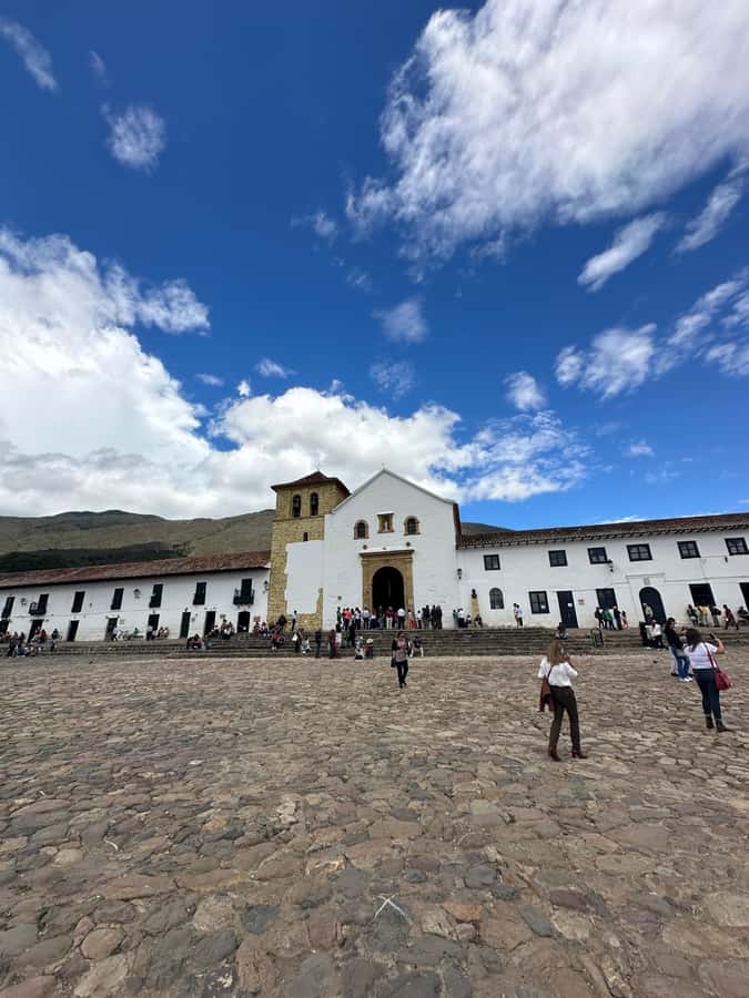 Bogota: Tour to villa de Leyva raquira casa terracota & more - Ráquira: pottery shopping, guided wandering, and Mano del Artesano views