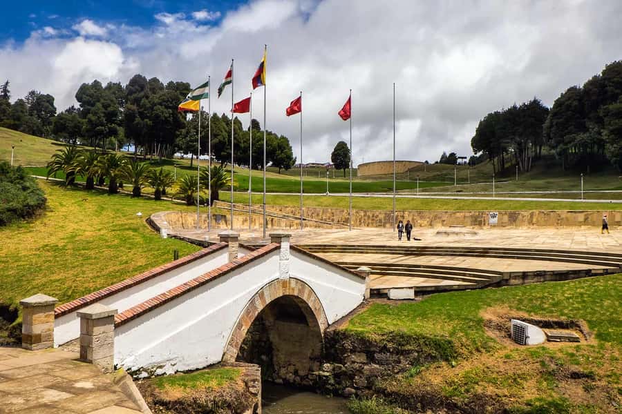 Bogotá: Villa de Leyva Full-Day Tour with Meals - Ráquira pottery, crafts, and the Terracotta House for your clay-and-color fix