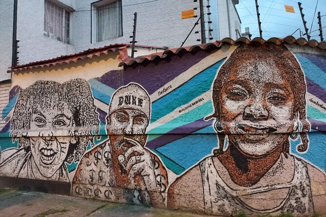 Bogota Walking Tour Teusaquillo, a different part of the city - Stop 3: a political conflict house and the architecture around it