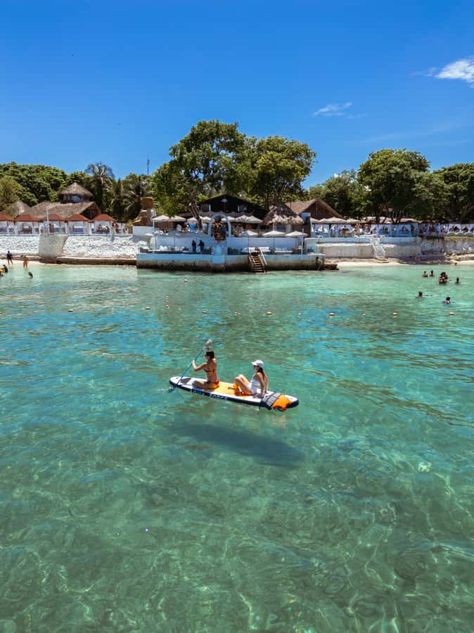 BORA BORA AREA CLUB - Arriving on the island: first hours, beds, and where you should focus