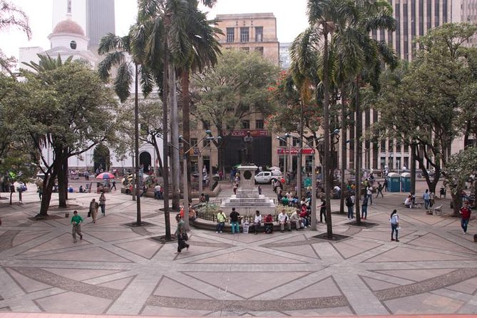 Botero Walking Tour: experiencing Medellin through the eyes of an artist - Getting lunch and transport after the last stop