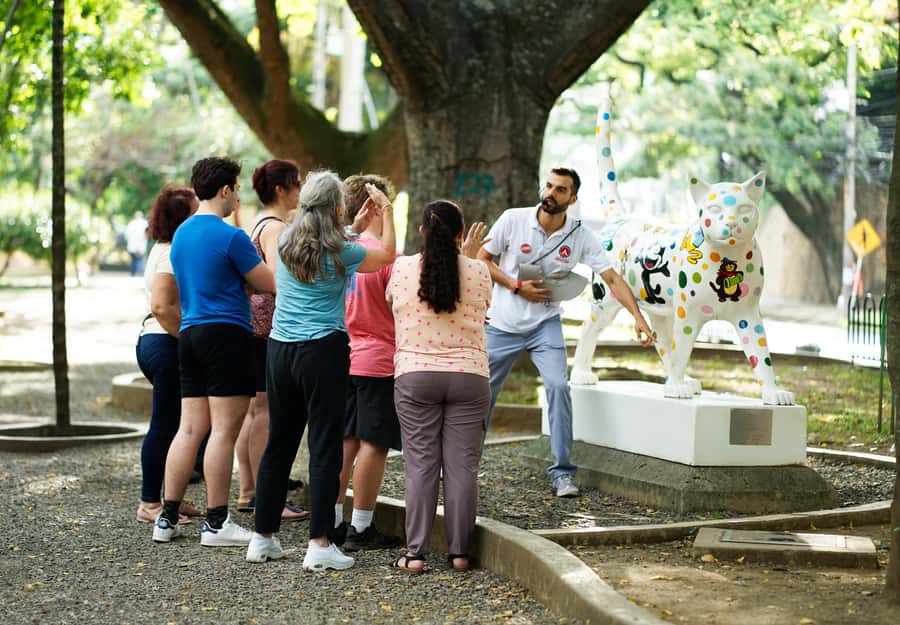 Cali: City Tour - Boulevard del Rio, a Typical Drink, and the Art of Strolling