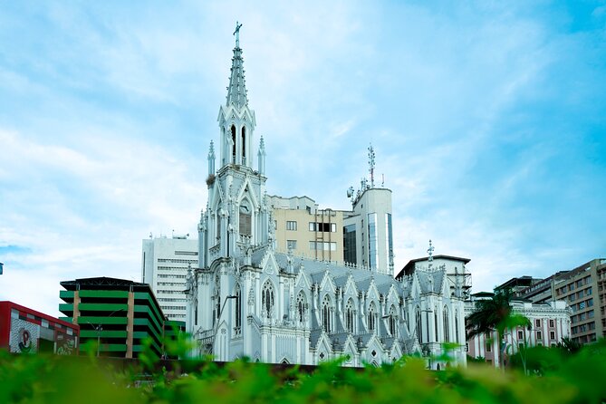 Cali: City Tour | Guided tour around the city - Cristo Rey Cali and Sebastian de Belalcázar: Two Viewpoints That Frame the City