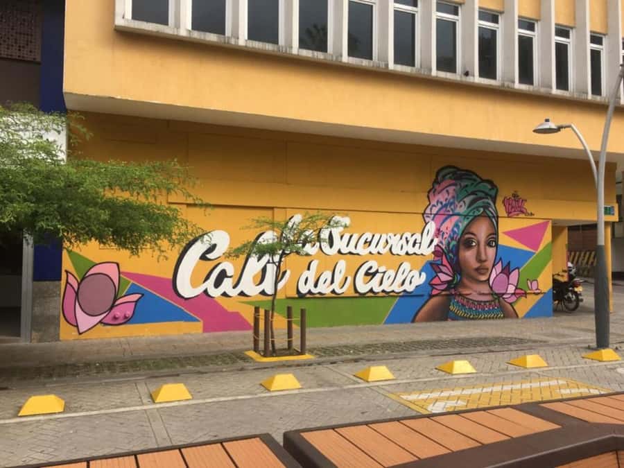 Cali: Cristo Rey, Tertulia Museum & Downtown Cali City Tour - Plaza de mercado Alameda fruit market: the stop that wakes up your senses